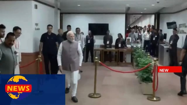 प्रधानमंत्री मोदी नए उपराष्ट्रपति के लिए सबसे पहले वोट डालने वाले व्यक्ति बने

प्रधानमंत्री नरेंद्र मोदी 9 सितंबर, 2025 को संसद भवन में चल रहे उपराष्ट्रपति चुनाव में सबसे पहले वोट#politics