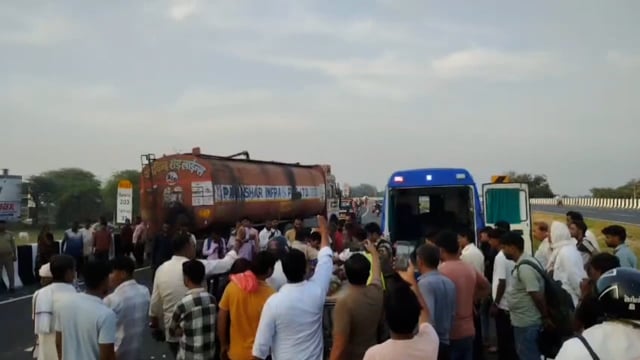 अज्ञात बाहन ने अज्ञात बाइक सवारों को रौंदा एक की मौत एक गंभीर रूप से घायल