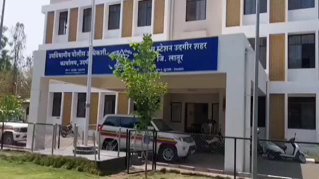 बस्थानकात एकाचे बळजबरीने सहाशे रुपये काढून घेतले,अज्ञातावर गुन्हा दाखल