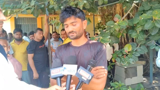 बस कैंटर की जोरदार भिड़ंत, भिडंत मे, चाचा भतीजे दो लोगों की मौत, यूपी में लगातार बढ़ते जा रहे हैं एक्सीडेंट के मामले