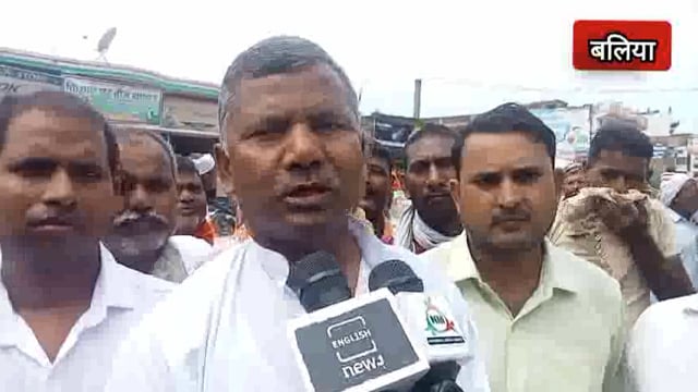 बांसडीह कस्बे में गंगा नीलामी प्रक्रिया को लेकर मछुआ समाज के लोगों ने SDM को सौप पत्रक,कार्रवाई का किया मांग