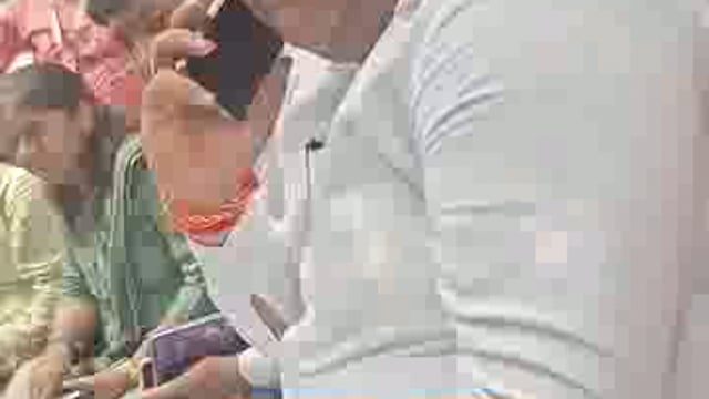 ददरौल विधायक अरविंद सिंह ने बाढ़ प्रभावित लोगों को राहत सामग्री वितरित की। 
इस दौरान उन्होंने BDO भावलखेड़ा को तत्काल प्रभाव से संपर्क मार्ग को बनवाने के लिए निर्देशित किया। 
इस दौरान नायब तहसीलदार एवं तहसीलदार मौजूद रहे

Reporter Maharaj Singh National Media news Shahjahanpur UP