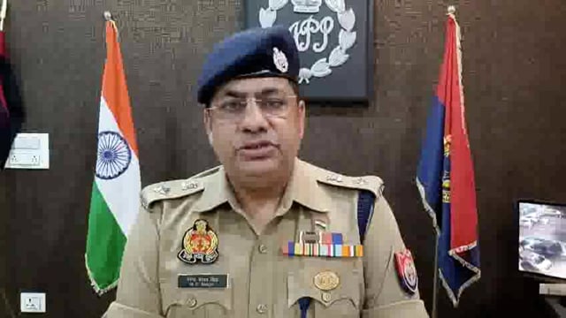 ➡️.......जनपद शामली थाना कैराना पुलिस व ANTF यूनिट मेरठ की संयुक्त कार्यवाही में “ऑपरेशन सवेरा” अभियान के क्रम में 02 अन्तर्राज्यीय मादक पदार्थ तस्कर की गिरफ्तारी, कब्जे से अवैध 01 किलोग्राम अफीम व 03 किलोग्राम चरस (अन्तर्राष्ट्रीय अनुमानित कीमत करीब 40 लाख रुपये), तस्करी में प्रयुक्त मोटर साईकिल बरामदगी के सम्बन्ध में पुलिस अधीक्षक शामली श्री एन0पी0 सिंह की बाइट ।*