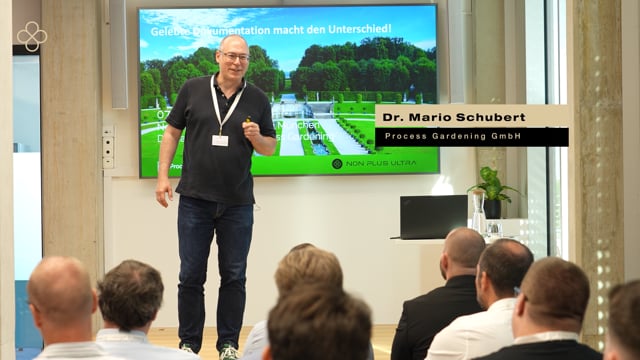 Dr. Mario Schubert