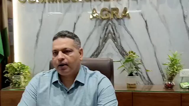 आगरा पुलिस आयुक्त दीपक कुमार कमिश्नरेट आगरा में बाढ़ पीड़ितों के लिए की गई संयुक्त मीटिंग