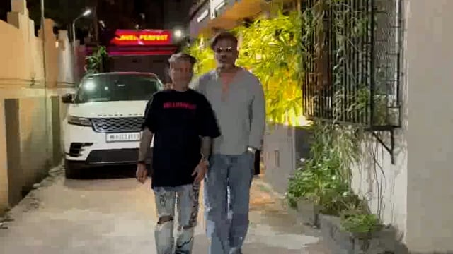 MUMBAI: Veteran actor Suniel Shetty was recently seen in the Bandra area of Mumbai. The actor, known for his long and successful career in Bollywood, was spotted by paparazzi while out and about in#politics