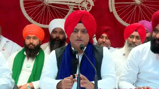 अखिलेश यादव ने मोदी सरकार की विदेश नीति की आलोचना की

लखनऊ: समाजवादी पार्टी के अध्यक्ष अखिलेश यादव ने केंद्र सरकार की विदेश नीति की आलोचना करते#politics