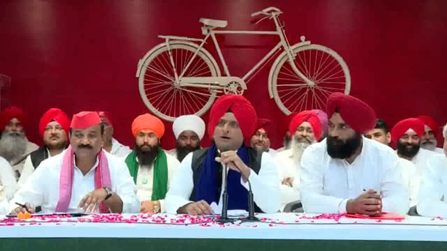 अखिलेश यादव ने भाजपा पर 'वोट डकैती' का आरोप लगाया और जन आंदोलन की चेतावनी दी

लखनऊ: समाजवादी पार्टी के अध्यक्ष अखिलेश यादव#politics