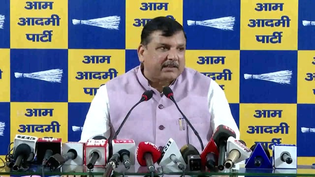 नई दिल्ली: आम आदमी पार्टी (आप) के सांसद संजय सिंह ने आज दावा किया कि उन्हें श्रीनगर के एक गेस्टहाउस में "नज़रबंद" कर दिया गया है। उन्होंने कहा#politics