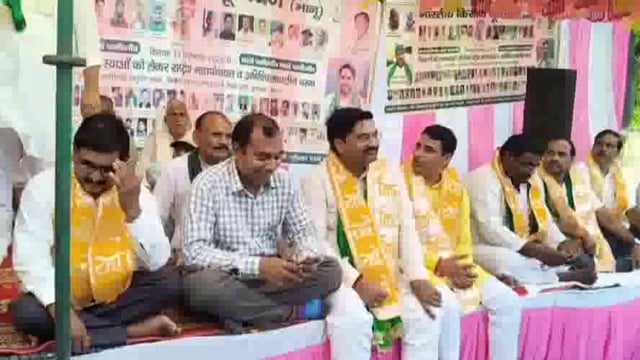 विभिन्न समस्याओं को लेकर किसानों की शुरू हुई तीन दिवसीय महापंचायत जल्द समाधान न होने पर आर पार की लड़ाई का किया ऐलान