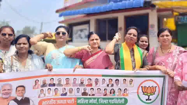 माजी नगराध्यक्ष सौ योगीता प्रमोद पिपरे यांच्या नेतृत्वाखाली ईदिरा गांधीत चौकात आंदोलन 