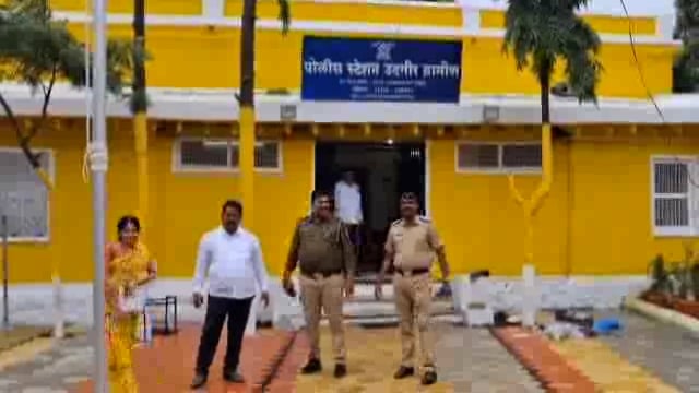 नाईक चौक येथून चोरट्यांने खुर्च्या व टेबल पळविले,ग्रामीण पोलीस ठाण्यात गुन्हा दाखल