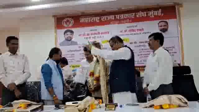 उदगीरात पत्रकार व पाल्यांचा तसेच विविध क्षेत्रात काम करणाऱ्या व्यक्तीचा सन्मान सोहळा संपन्न