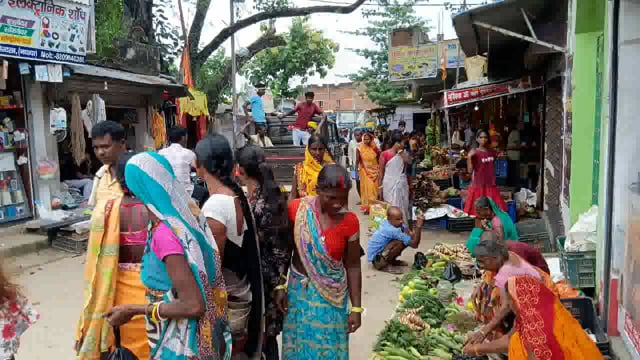 जीवित्पुत्रिका पर्व को लेकर बाजारों में रही रौनक सब्जियों के दाम बढ़े