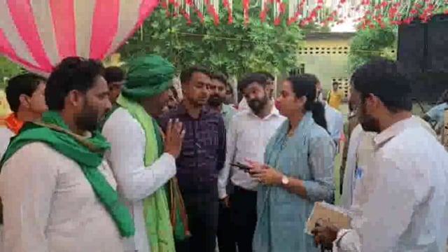 एडीएम ने किसानों को दिया महापंचायत में पहुंचने का आश्वासन, समस्याओं से सम्बंधित अधिकारियों से आज हो सकेंगी किसानों की वार्ता