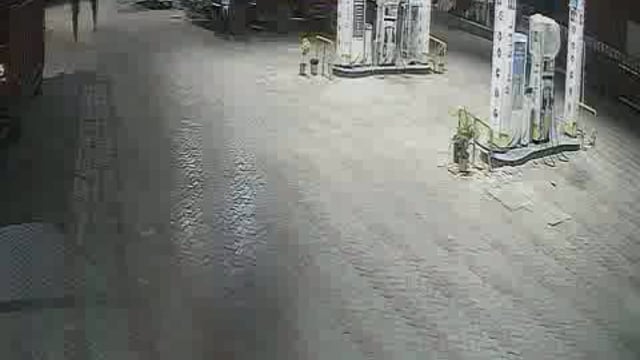 बस्ती में बिना हेलमेट वाले सवारियों को ईंधन देने से इनकार करने पर पेट्रोल पंप कर्मचारी पर हमला

बस्ती#politics