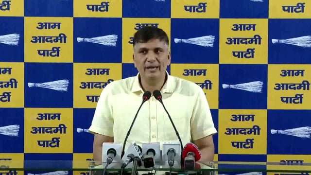 सौरभ भारद्वाज का दावा, भारतीयों ने सरकार के विरोध में दुबई मैच का बहिष्कार किया
#politics