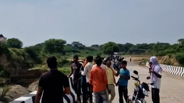 पिनाहट सेल्फी लेते समय यमुना में गिरी 15 वर्षी किशोरी 