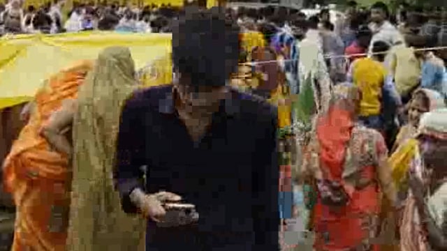 6300 रुपये न देने पर एएनएम ने ली महिला की जान, आक्रोशित परिजनों ने सड़क पर शव रखकर किया प्रदर्शन