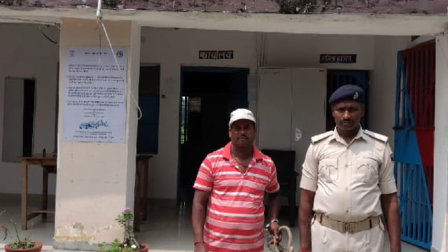 मेसकौर पुलिस ने आर्म्स एक्ट के एक फरार वारंटी को किया गिरफ्तार