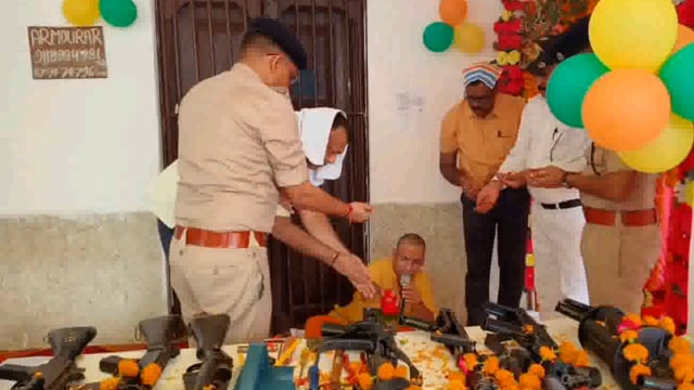 Bahraich... जनपद बहराइच पुलिस लाइन में शिल्पकार भगवान विश्वकर्मा जयंती हर्षोल्लाह के साथ मनाई गई