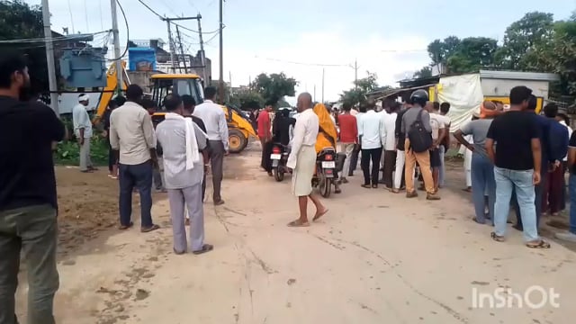 रेलवे विभाग के द्वारा रेलवे विभाग की जमीन पर अवैध अतिक्रमण को जेसीबी के माध्यम से हटाया गया