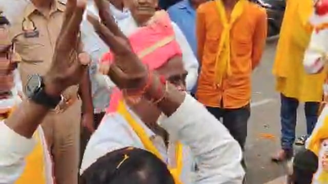 कुंडा में विश्वकर्मा की शोभायात्रा में बरसे श्रद्धा व आस्था के फूलहजारों श्रद्धालुओं की भीड़, जगह-जगह हुआ भव्य स्वागत,