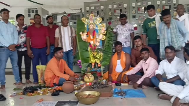 सिरदला प्रखंड में बाबा विश्वकर्मा की पूजा धूमधाम से हर्षोलश के साथ की गई