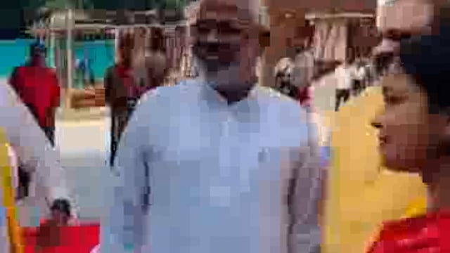 आज उत्तर प्रदेश के जल शक्ति मंत्री श्री स्वतंत्र देव सिंह जी के जनपद शाहजहांपुर आगमन पर सिंचाई विभाग के निरीक्षण भवन में सिंचाई विभाग के अधिकारियों के साथ बैठक में प्रतिभाग किया तथा मा० मंत्री जी ने मेरे निर्वाचन क्षेत्र में 2 वर्षों से लगातार आ रही बाढ़ के संबंध में स्थलीय निरीक्षण कर सिंचाई विभाग के अधिकारियों को निर्देशित किया कि भविष्य में बाढ़ आने से पूर्व पक्के तटबंध तथा बाढ़ से बचाव हेतु आवश्यक कार्यवाही सुनिश्चित करें।