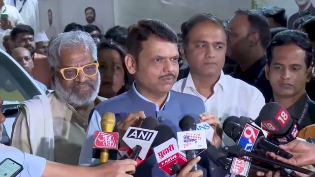 देवेंद्र फडणवीस ने राहुल गांधी को 'सीरियल झूठा' करार दिया, उनकी तुलना गोएबल्स की प्रचार रणनीति से की

नागपुर#politics