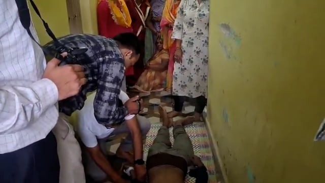 सोनभद्र: संदिग्ध परिस्थितियों में युवक की मौत, परिवार ने लगाया ज़हर देने का आरोप
#politics