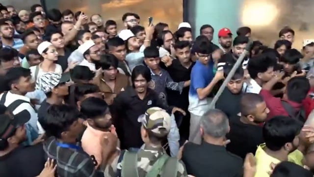 Phone 17 की रिलीज़ को लेकर Apple स्टोर के बाहर मारपीट

मुंबई#politics