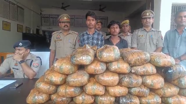 तस्करों के मंसूबों पर पुलिस फेर रही पानी,जानिए कैसे लाखों के गांजा को पकड़े
