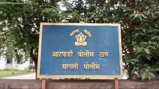 “कलियुगी मुलाचा कहर – बापालाच बेदखल, बहिणींवर प्राणघातक हल्ला!”