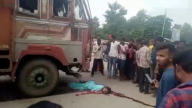 लखीमपुर- भीरा मैलानी तिराहे पर पंजाब नम्बर के ट्रक ने युवती को कुचला, मौके पर ही दर्दनाक मौत, दवा लेने आई युवती 
