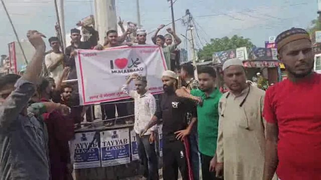 कलियर! मुस्लिम समाज के युवाओं ने तिरंगा चौक पर किया जोरदार प्रदर्शन! कानपुर प्रकरण!(I love mohammad)!