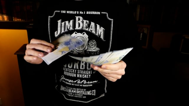 Video Instant Paper to Money (British Pound) by Miguel Pizarro