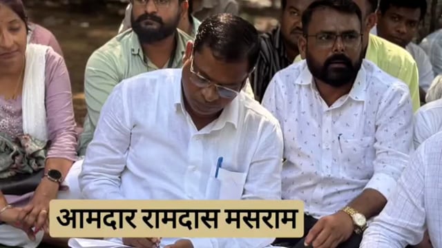 जिल्हा परिषद समोर कंत्राटी शिक्षकांचे आंदोलन