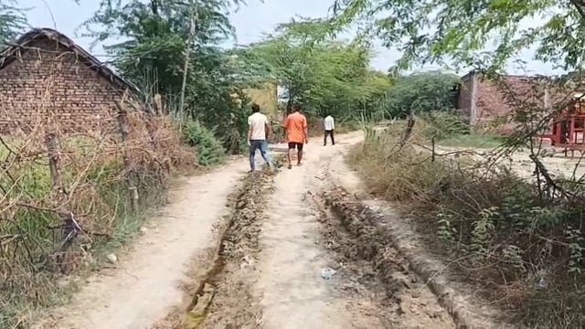गांव झुरावही मे हालत है खराब रास्ते और बिजली को लेकर नहीं हो रही कोई सुनवाई