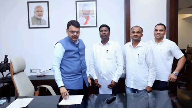 राज्या चे मुख्यमंत्री देवेंद्र फडणवीस यांच्या समोर वाचला डॉ आशीष कोरेटी नी आदिवासी च्या समस्यांचा पाडा