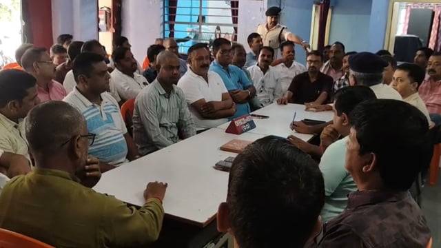 बगहा में दुर्गा पूजा को लेकर सख्त निर्देश: पंडालों में सीसीटीवी अनिवार्य, डीजे बैन, विसर्जन तय समय पर