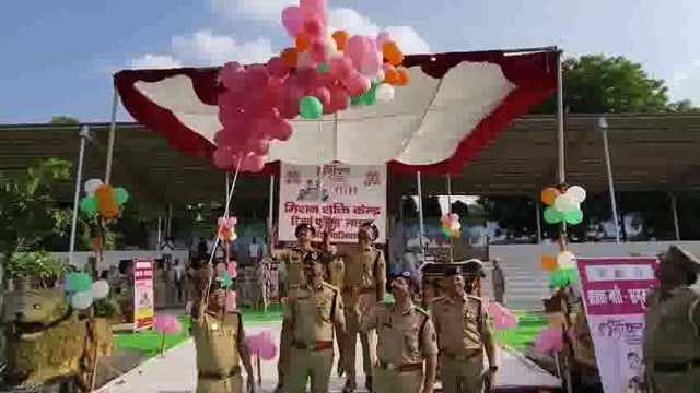 गाजियाबाद उत्तर प्रदेश सरकार द्वारा संचालित मिशन शक्ति अभियान के पाँचवें चरण के अंतर्गत आज कमिश्नरेट गाजियाबाद में महिला पुलिस अधिकारी/कर्मचारियों द्वारा एक बाइक रैली का आयोजन किया गया ।