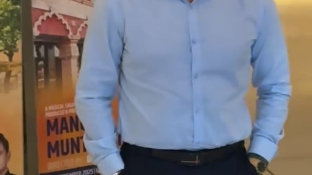 मुंबई: अभिनेता अमर उपाध्याय हाल ही में मुंबई में एक कार्यक्रम में नज़र आए, जहाँ वे बेहद स्टाइलिश और आकर्षक लग रहे थे। उनके इस लुक ने कार्यक्रम स्थल पर मौजूद प्रशंसकों और फ़ोटोग्राफ़रों का ध्यान अपनी#politics