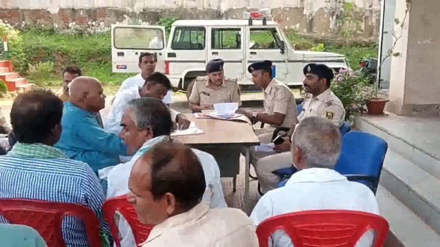 शांति समिति की बैठक में बोले थानाअध्यक्ष डीजे पर रहेगा पूर्ण प्रतिबंध,प्रतिमा स्थापित करने पर लाइसेंस लेना होगा अनिवार्य