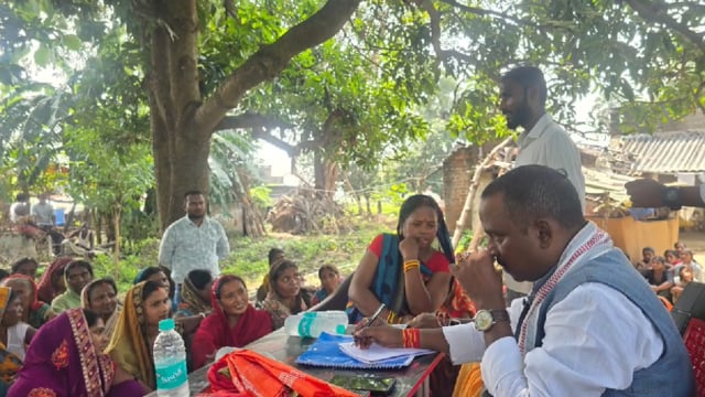 हेमजा भारत गांव में महादलित से जुड़ाव अभियान मंत्री कामेश्वर पासवान ने किया संवाद