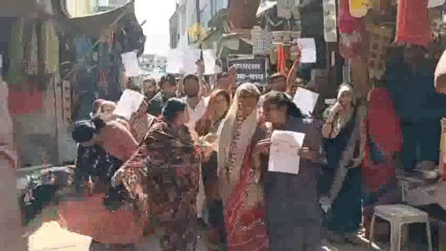 राया: मातृशक्ति ने संभाली आंदोलन की कमान, रेल मंत्री को लिखा खून से पत्र