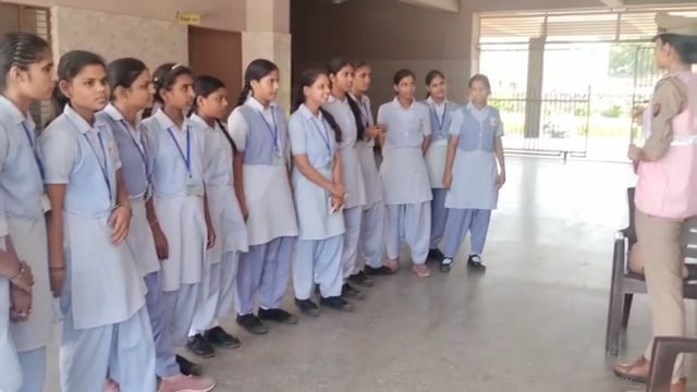 जनपद में कई थाना क्षेत्र में एंटी रोमियो टीम ने मिशन शक्ति फेस 5 के तहत महिलाओं को हेल्पलाइन नंबरों की जानकारी दी 