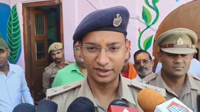 महामहिम राष्ट्रपति महोदया के आगमन के दृष्टिगत की गई सुरक्षा को बताते हुऐ वरिष्ठ पुलिस अधीक्षक मथुरा 