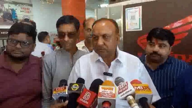 यशस्वी प्रधानमंत्री नरेंद्र मोदी जी की जीएसटी दरों को कम करने के उपरांत राजभर आगरा नवीन जैन जी ने होंडा शोरूमका निरीक्षण