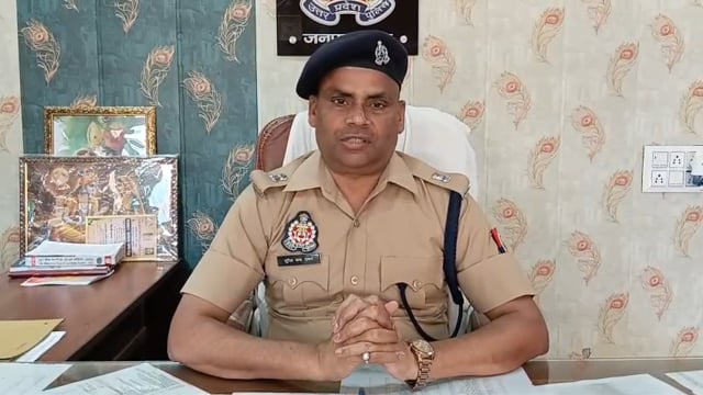 कोसीकला के गांव नरसी विलेज में अज्ञात व्यक्तियों के द्वारा गाली गलौज व फायरिंग के संबंध में बताते हुए